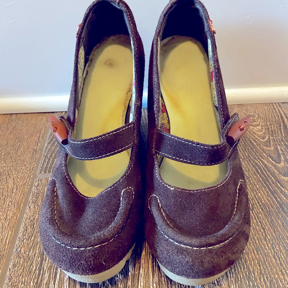 BC FOOTWEAR Women's Brown Suede Closed Toe Slip On Wedges Shoes Sz 7.5 Mary Jane